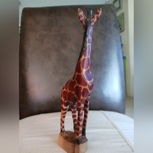 8" Hand Carved Africa Giraffe Wooden - Picture 3 of 3
